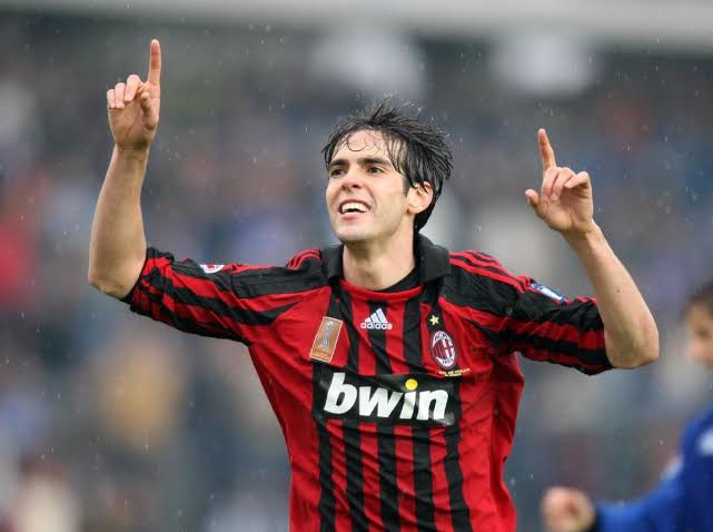 SerieA_Lawas's tweet photo. Selamat ulang tahun, Kaka!! 

Apa momen yang paling kalian ingat dari seorang Ricardo Kaka selain bikin Evra dan Heinze bertabrakan? https://t.co/27i7lbMADP