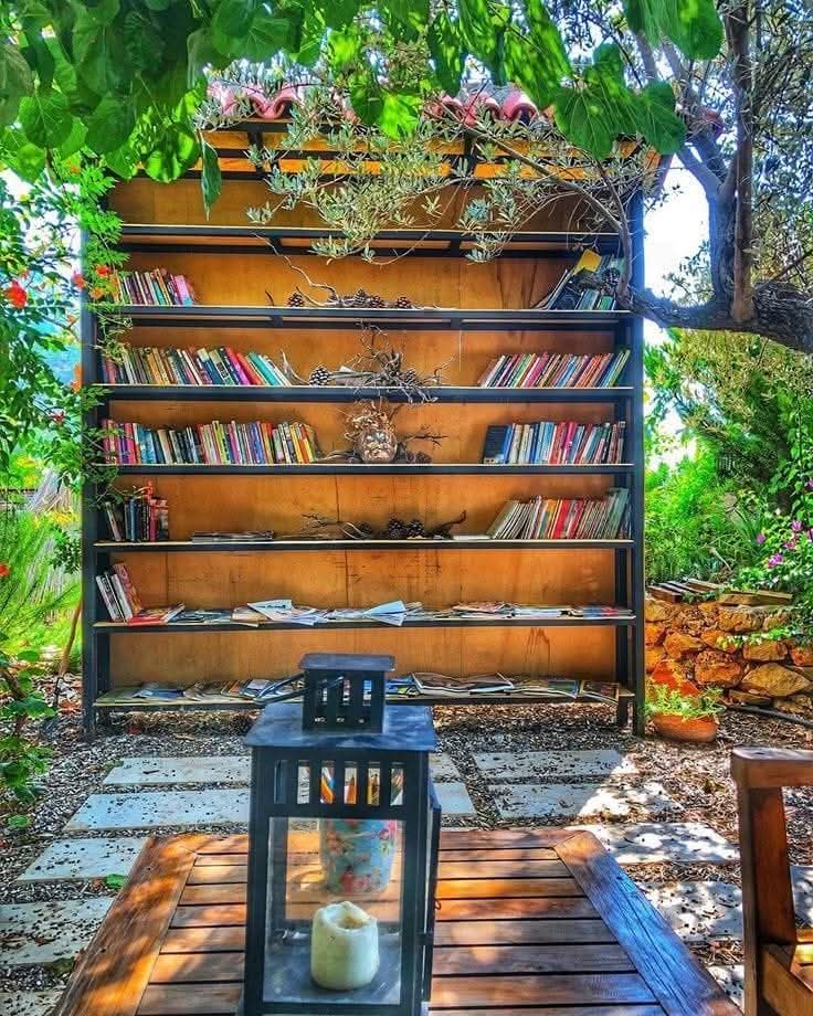 📚 Si vous possédez une bibliothèque et un jardin, vous avez  tout ce qu'il vous faut...🌷🌿
            ~  Cicéron...🖋