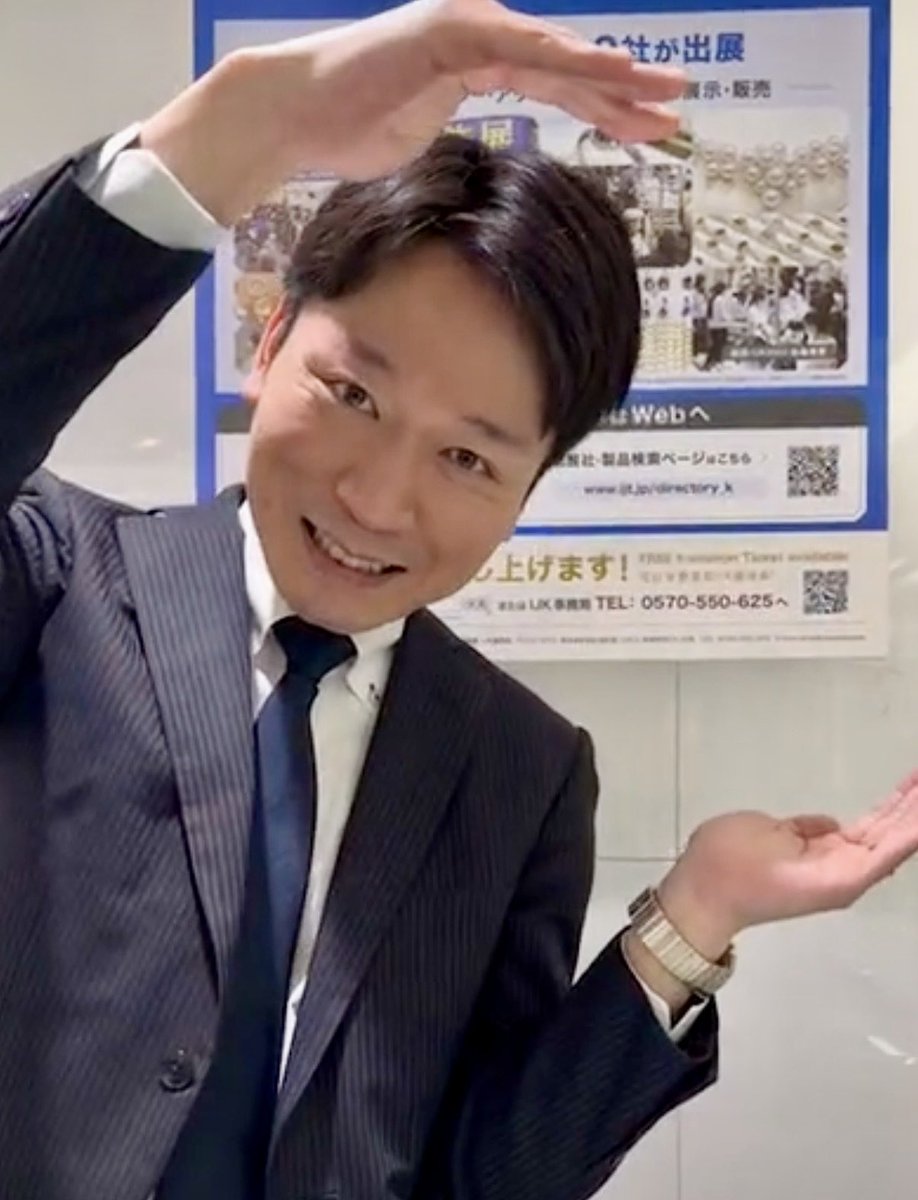 GALA_KANEKO's tweet photo. 法人部の店長も時々GALA JEWELRYの販売員としてお店に出ていることがあります。ダイヤモンドの4Cグレードの説明をわかりやすく全身でしてくれるので見かけたら質問してみてください。こちらは数年前の画像なので、今はもっと色っぽいとのことです。お疲れ様です。 https://t.co/78HUlavaiD