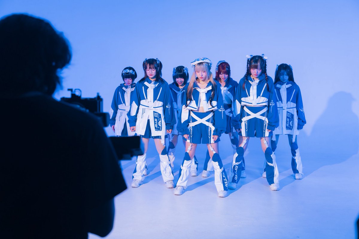SVLN_idol's tweet photo. 「 Pulsar 」
SILVER LINING’s 2nd Single
MV BEHIND THE SCENES
More photos: https://t.co/c4jEcvN7ED
#SVLN_Pulsar
#SILVERLINING_idol
#SVLN_idol
#SONNETTA https://t.co/OzTsNkGVMq