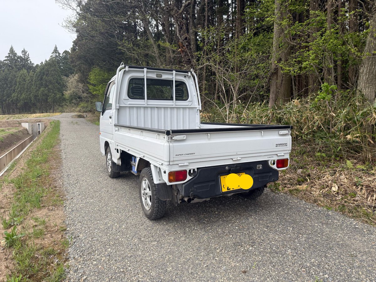 itofarm1010's tweet photo. サンバー購入
ネットで隣の県にあるのを見つけ傷や凹みはありましたが錆は全然なくフレームも綺麗で
バンパー、フォグランプ、スピーカー、エアコンフィルターキットなど取り付けし、自分好みにしてみました！
まだ低走行車両なので大事に乗りたいと思います！ https://t.co/iFmrXbbYse