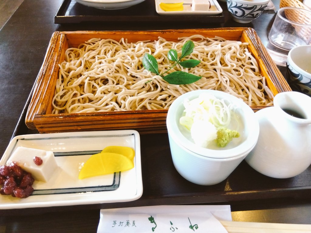 ziongu's tweet photo. 山形　きふねで寒晒し蕎麦＆ゲソ天＆タケノコ天。
蕎麦うまい！タケノコシャキシャキ！ゲソ天カリカリ！ https://t.co/Dc2JVqWIyV