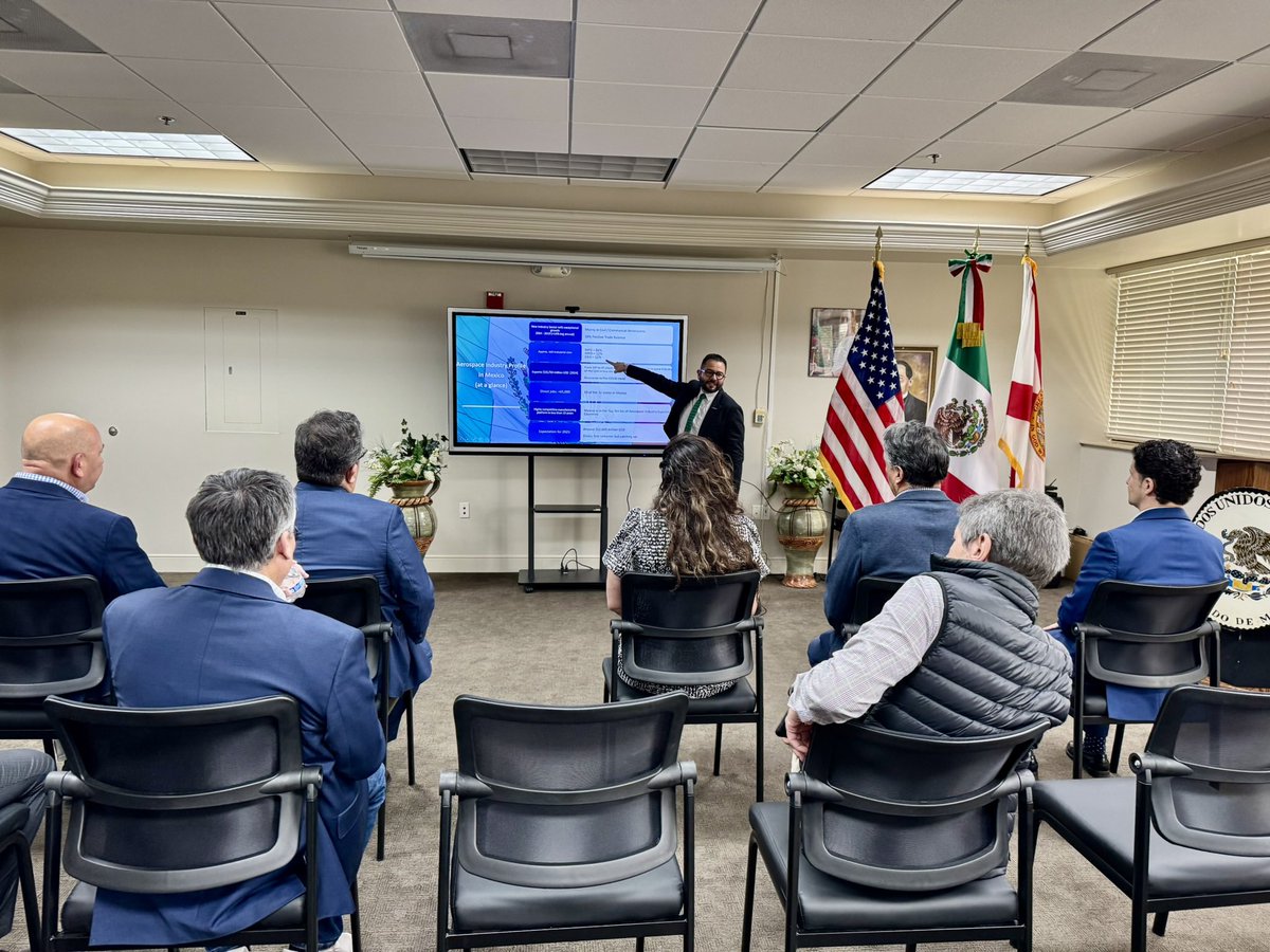ConsulMexOrl's tweet photo. México aterriza en Orlando para abrir nuevas rutas de colaboración en la industria aeroespacial. ✈️🇲🇽

La participación de #FEMIA en #MROAmericas2026 marca un paso firme para posicionarse como socio clave en mantenimiento aeronáutico en América del Norte.

#AquíHaySeñal https://t.co/oCIxwTLIVw