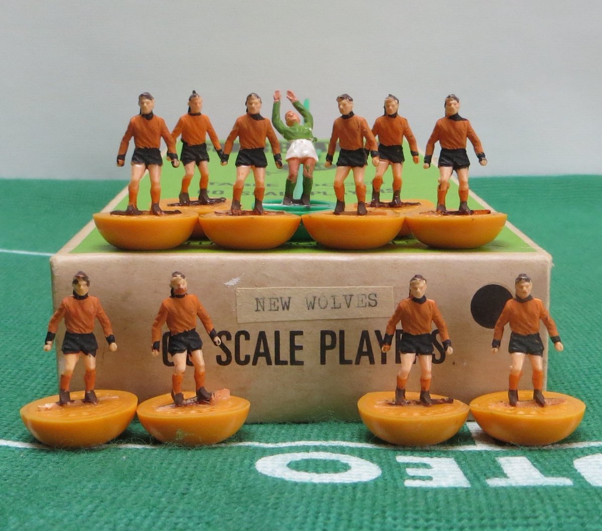 memorabiliaWWFC's tweet image. SUBBUTEO HW TEAM NEW WOLVES, ON ALL ORANGE BASES, IN ORIGINAL LABELLED BOX.

£7.50 currently

4 bids

Ends Sun 26th Apr @ 6:38pm

ebay.co.uk/itm/3978474738…

#ad #wolves #wwfc