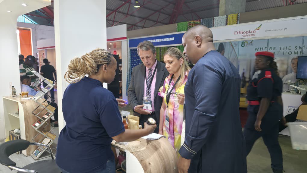 ZimTradeAlerts's tweet image. #DYK: Zim will be participating at the Belgrade, Serbia Expo 2027?? Today we had the honor of taking the Serbia Amb. to #Zim H.E Radisa Grujic around our stand. With the Serbia Expo 2027 coming up this is a good way for him to appreciate our upcoming exporters.