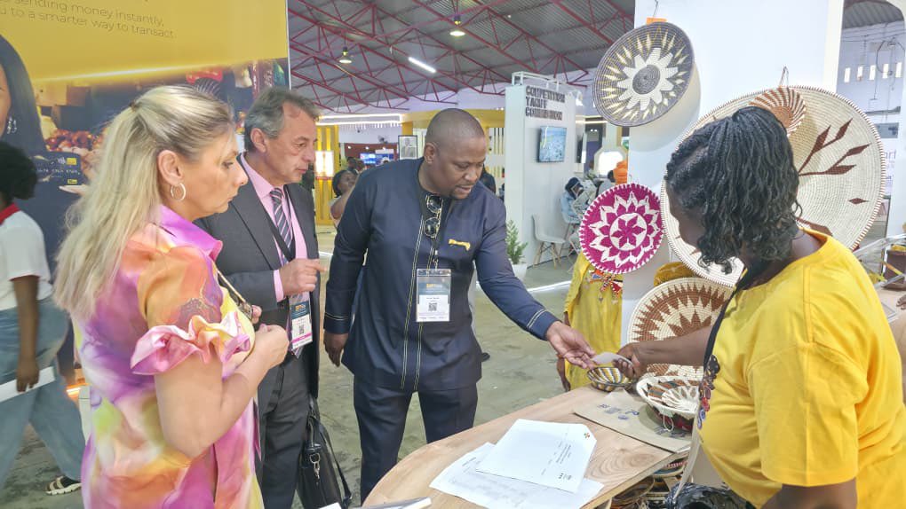 ZimTradeAlerts's tweet image. #DYK: Zim will be participating at the Belgrade, Serbia Expo 2027?? Today we had the honor of taking the Serbia Amb. to #Zim H.E Radisa Grujic around our stand. With the Serbia Expo 2027 coming up this is a good way for him to appreciate our upcoming exporters.