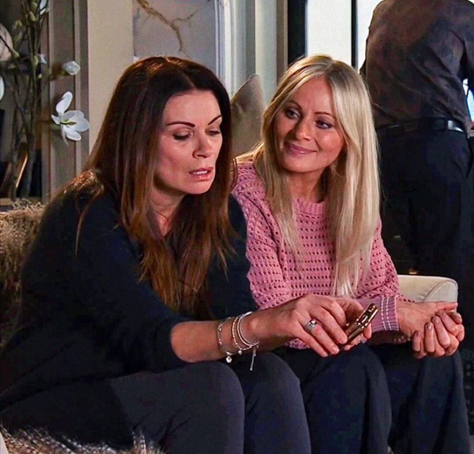 Just hang on another 24 hours baby, promise you’ll get your happy ending finally 😭😭

#swarla