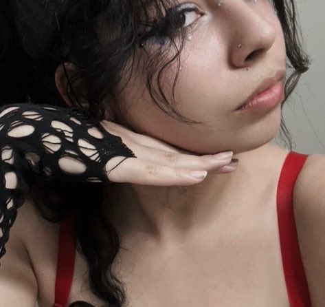 MarciesLuv's tweet image. I tried a makeup look smh #makeup #Euphoria #altgirl #Emo #fashion #idkhowtouseX