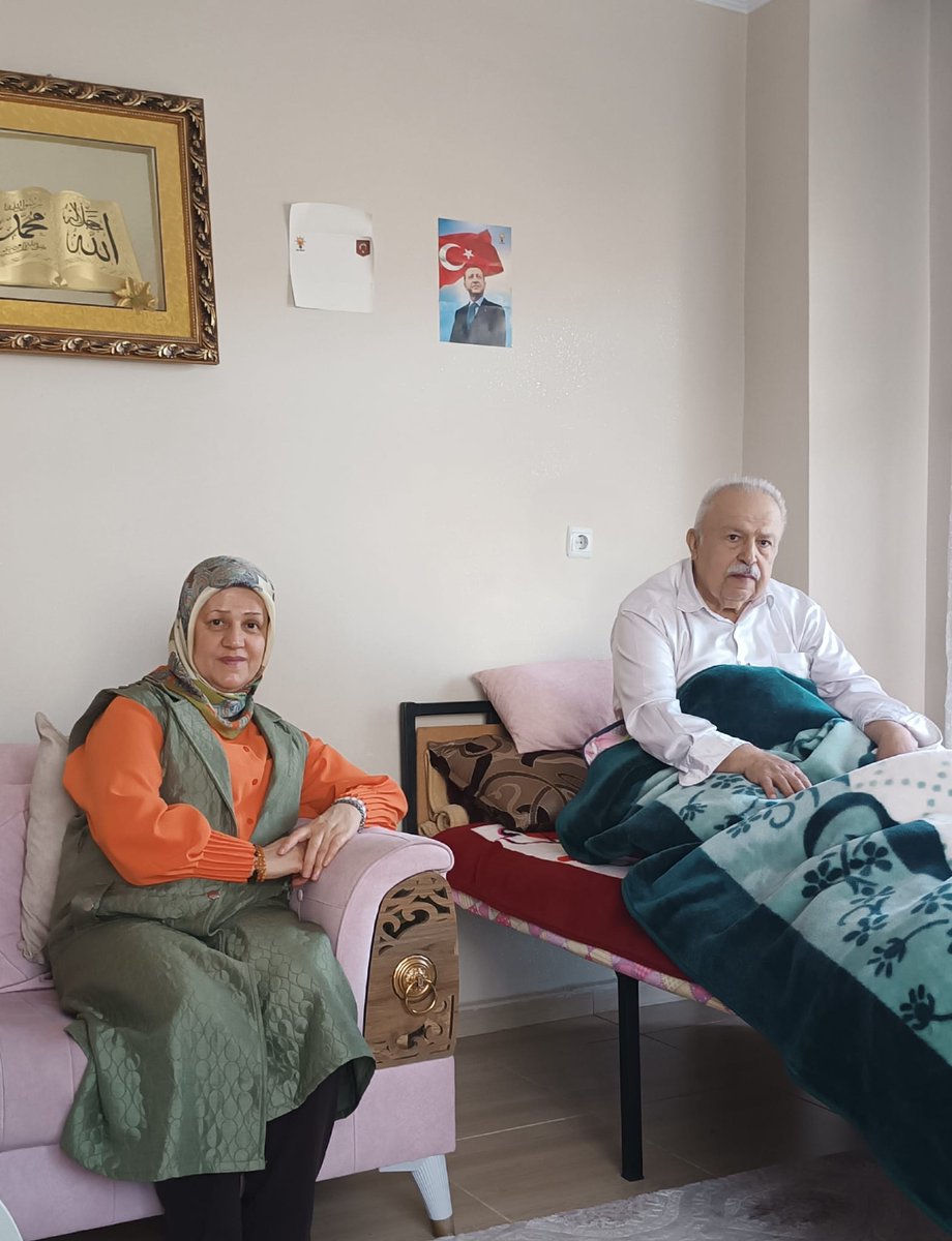 AK Parti Kadın Kolları Başkanı Havva Akyıldız, rahatsızlığı nedeniyle tedavi süreci devam eden Hacı Ahmet Akbay’ı ziyaret ederek geçmiş olsun dileklerini iletti.

Samimi sohbet ortamında gerçekleşen ziyarette, dayanışma ve birlik mesajları verildi. Hacı Ahmet Akbay’a acil şifalar