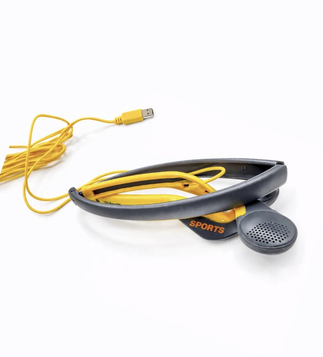 150 SPORTS NEW NECKPIECE
明日昼12時WEB UP

今回のニューモデルは新しいフォルムでモールドを起こし、より立体的な形状になりました。
折りたたみ式の採用によりコンパクトに携帯できる仕様に変更。
接続端子をType-Cにアップデート。
iPhone16,17でも使用できます。