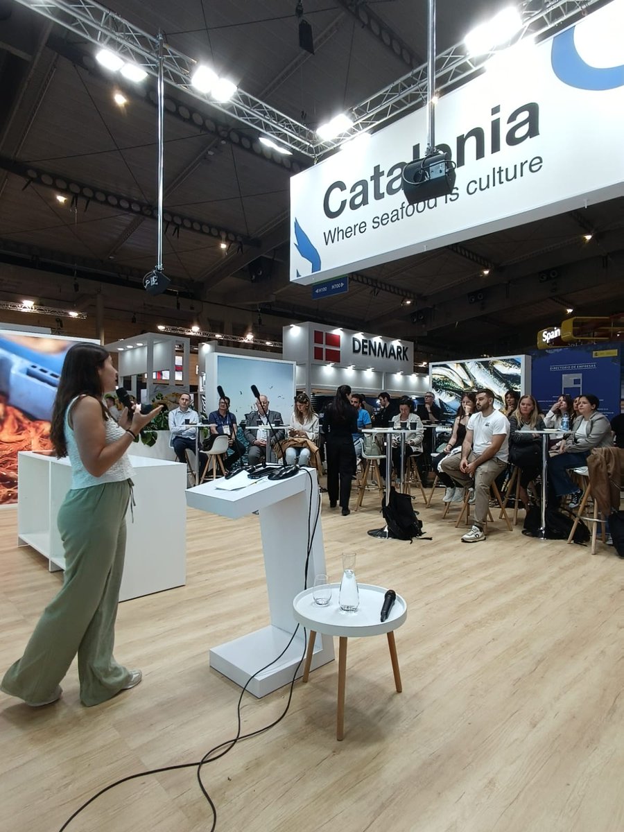 CREDA_UPC_IRTA's tweet image. 📝La Saray Ramírez presenta els resultats de la #quantificació de les pèrdues del sector pesquer a Catalunya

🐟En el marc d'una jornada tècnica sobre el #malbaratament alimentari del #peix celebrada en la @SeafoodBcn 

Gràcies per convidar-nos @agriculturacat @gencat 🙏✨