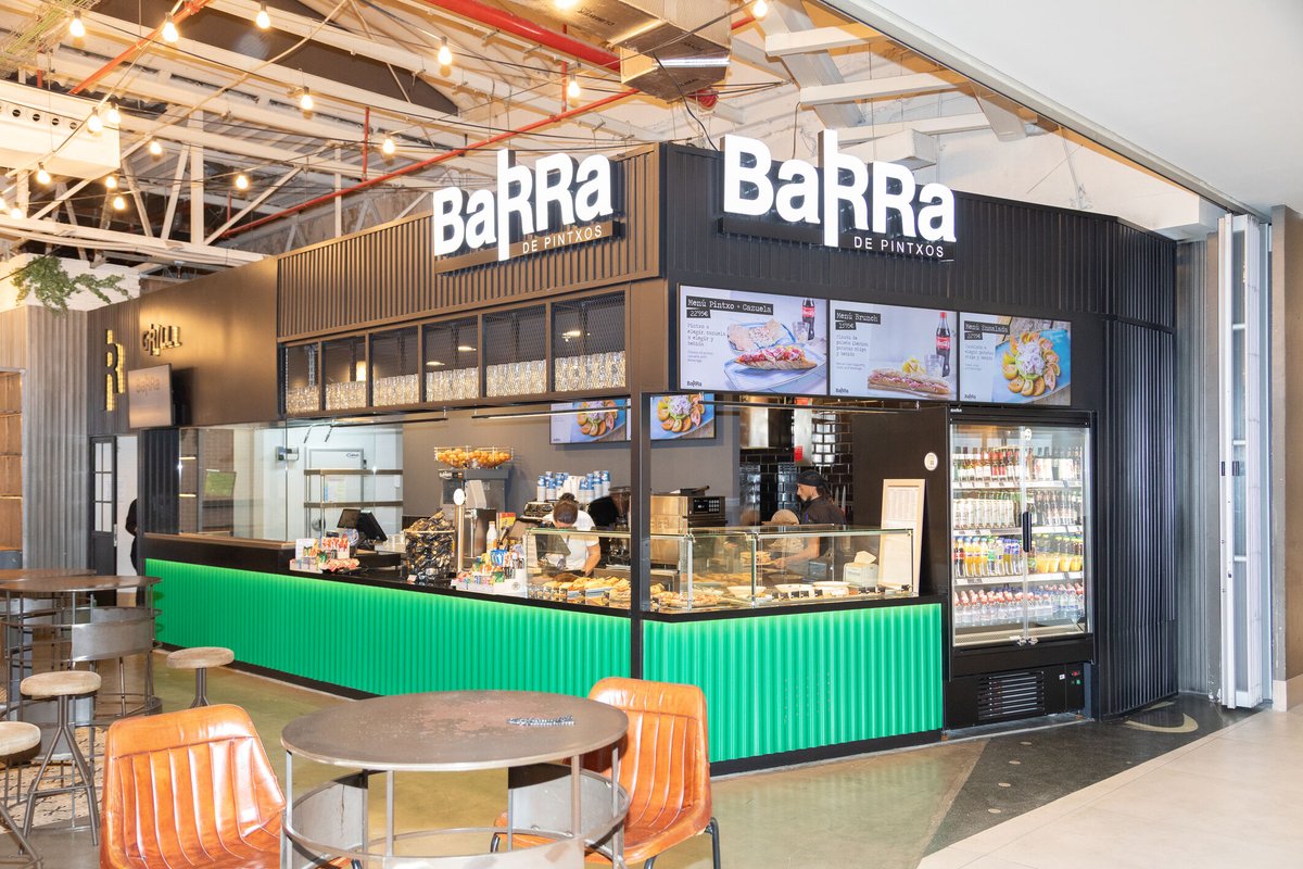 Areas_ES's tweet photo. StrEAT sigue creciendo y aterriza en Ibiza con nuevas marcas. 🚀

Esta apertura supone el 7º StrEAT en el mundo y reúne en un mismo espacio a @TimHortonsES, @alohapokespain, @BaRRadePintxos y Rossopomodoro, con una propuesta variada y adaptada a cada momento del viaje.

Gracias a todos los equipos que lo han hecho posible. 👏

📌 Más info: https://t.co/pKy0xvRZos

#AeropuertoDeIbiza #ExperienciaDeViaje #FoodAndBeverage