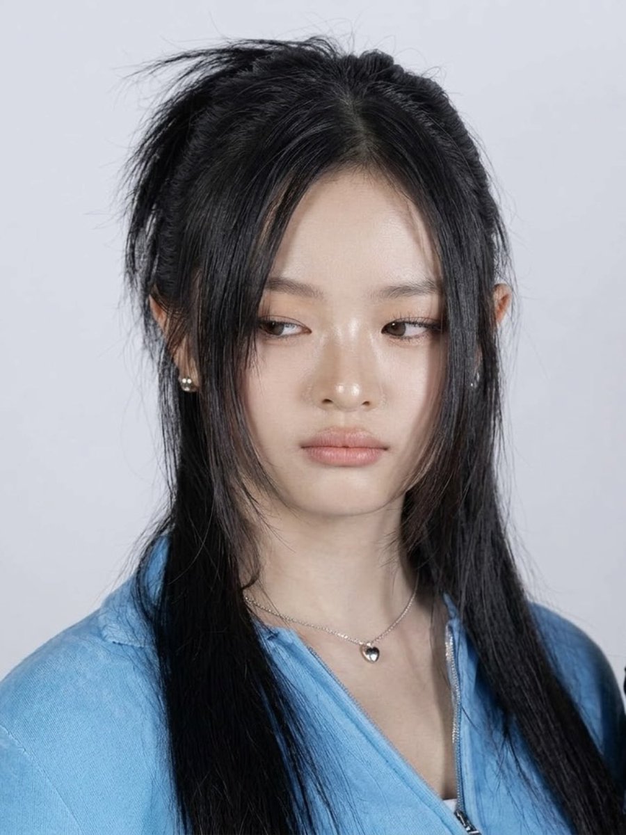 Hanni Base tweet media