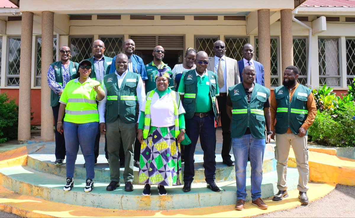 nemaug's tweet photo. NEMA Board of Directors visit Gulu City Authorities over standing environmental matters 

The NEMA board of directors led by board chair Prof. @OkumuOkot has held a meeting with the officials of Gulu City Clerk office on standing environment matters in the city.

Key matters discussed include;
- Standing court case of Pece wetlands from a developer. 
- Noise pollution in the city
- Waste management 

The board commended Gulu City for its efforts in addressing waste management and cleanliness.

The meeting agreed on a coordinated effort between NEMA and the city authority in environment management.