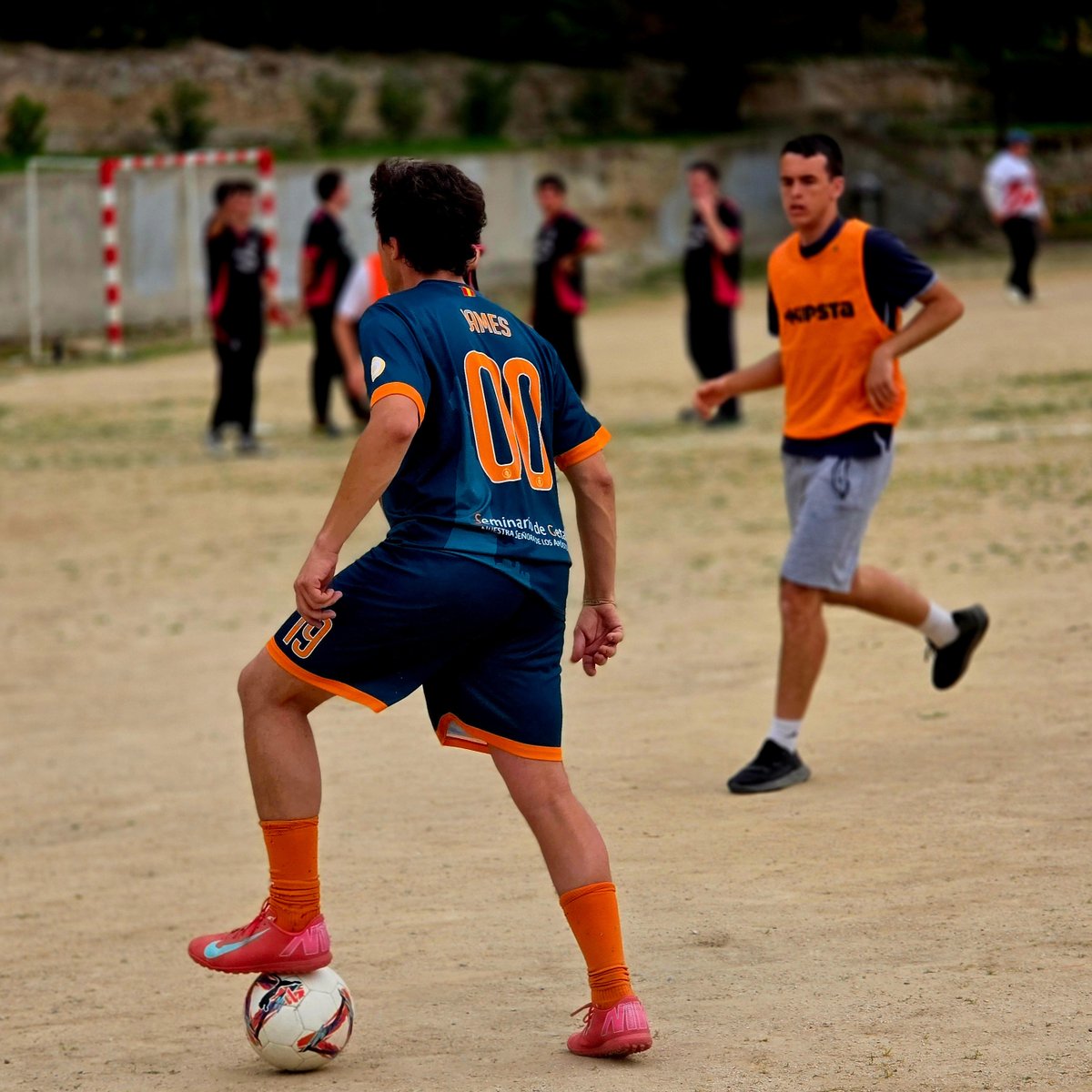 UniSanDamaso's tweet photo. ⚽Deporte, convivencia y buen ambiente en la @UniSanDamaso
Ayer, estudiantes de distintas facultades celebraron los tradicionales torneos deportivos en el Seminario Conciliar de Madrid.
¡Una jornada para compartir, competir y disfrutar!
#UESD #VidaUniversitaria #Deporte https://t.co/dMunPyxNBD