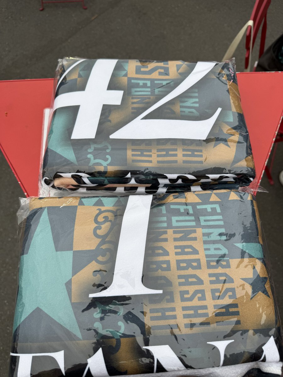 【交換】※追記
千葉ジェッツガチャ
15周年記念ユニ
SRバスタオル
（譲）#1 #42
（求）#11

本日現地にいます。
よろしくお願いいたします🙇‍♀️
#千葉ジェッツ