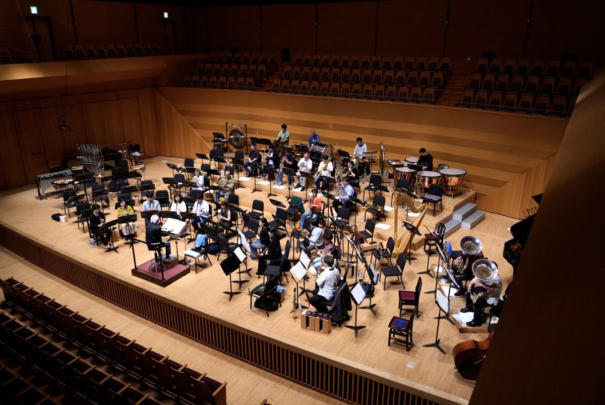 tadwindsymphony's tweet photo. 《第28回定期演奏会🎼》

📣ゲネプロ終了いたしました🕶️✅

まもなく開場となります✨
重厚感ある本プログラム、是非お楽しみに✨

📅4/22（水）19:00開演（18:30開場）
🎼タッド・ウインドシンフォニー
　　指揮:鈴木孝佳

#タッドウインドシンフォニー
#吹奏楽
#杉並公会堂 https://t.co/lxsFWI4JOp