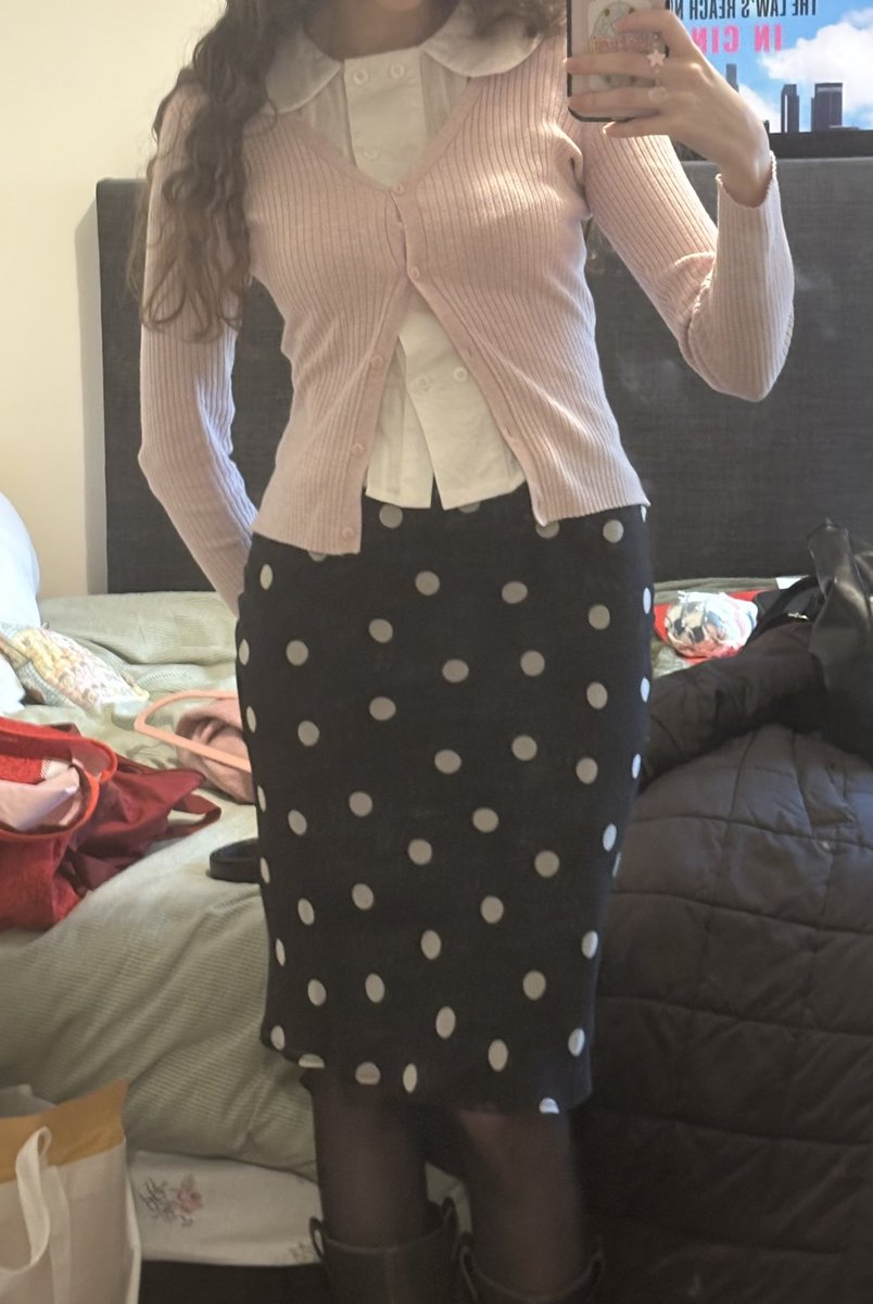 shoujoaya's tweet image. #ootd :p very messy background