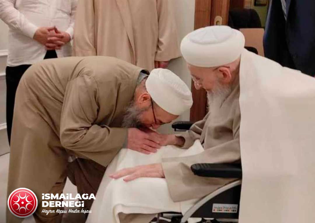 ismailaga_cami's tweet photo. Arşivimizden: Altın Silsilenin 37. Halkası Hasan Efendi Hazretlerimizin (Kuddise Sirruhû), halifesi Fikri Efendi Hazretlerimiz (Kuddise Sirruhû) ile bir araya gelmeleri. https://t.co/Af4e6IaxVX