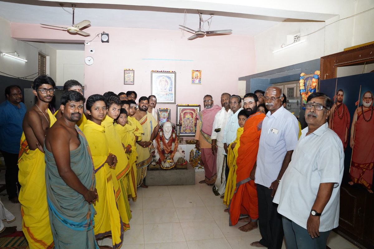 vijaysundarapu's tweet image. ఉప ముఖ్యమంత్రి జనసేన అధ్యక్షులు శ్రీ పవన్ కళ్యాణ్ గారు వైద్యుల సలహా మేరకు చికిత్స పొందిన నేపథ్యంలో త్వరగా సంపూర్ణ ఆరోగ్యంతో కోలుకోవాలని వేదపాఠశాలలో హోమం చేసిన యలమంచిలి నియోజకవర్గ ఎమ్మెల్యే శ్రీ సుందరపు విజయ్ కుమార్.
@JanaSenaParty 
#sundarapuvijaykumar #Janasena #Pawankalyan