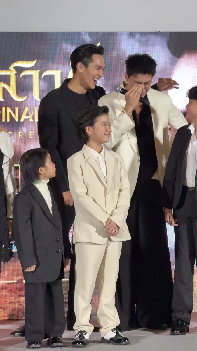 หม่าม๊าอ่อนไหวเพราะฮอร์โมนคนท้อง แต่ป๊ากับลูกยืนขำ เหมือนแม่แค่หน้าสินะ