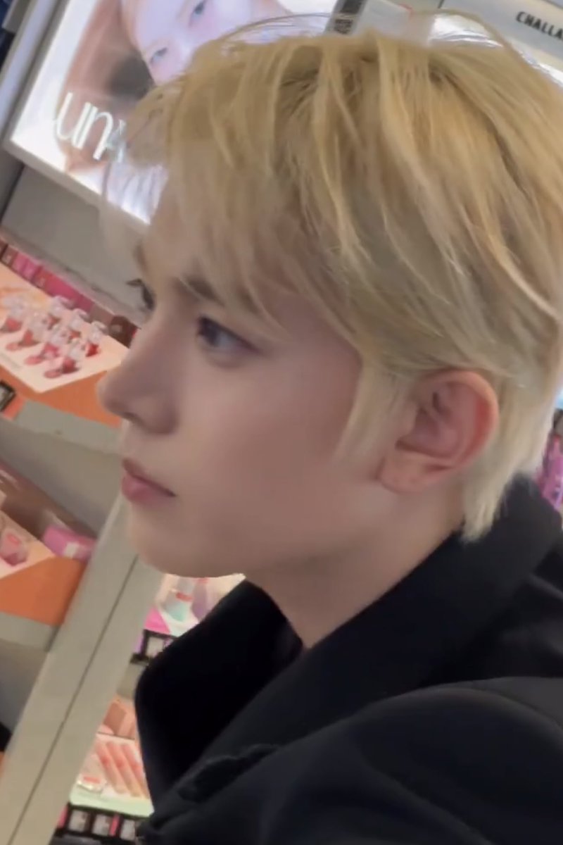 dhsijzbsj tweet media