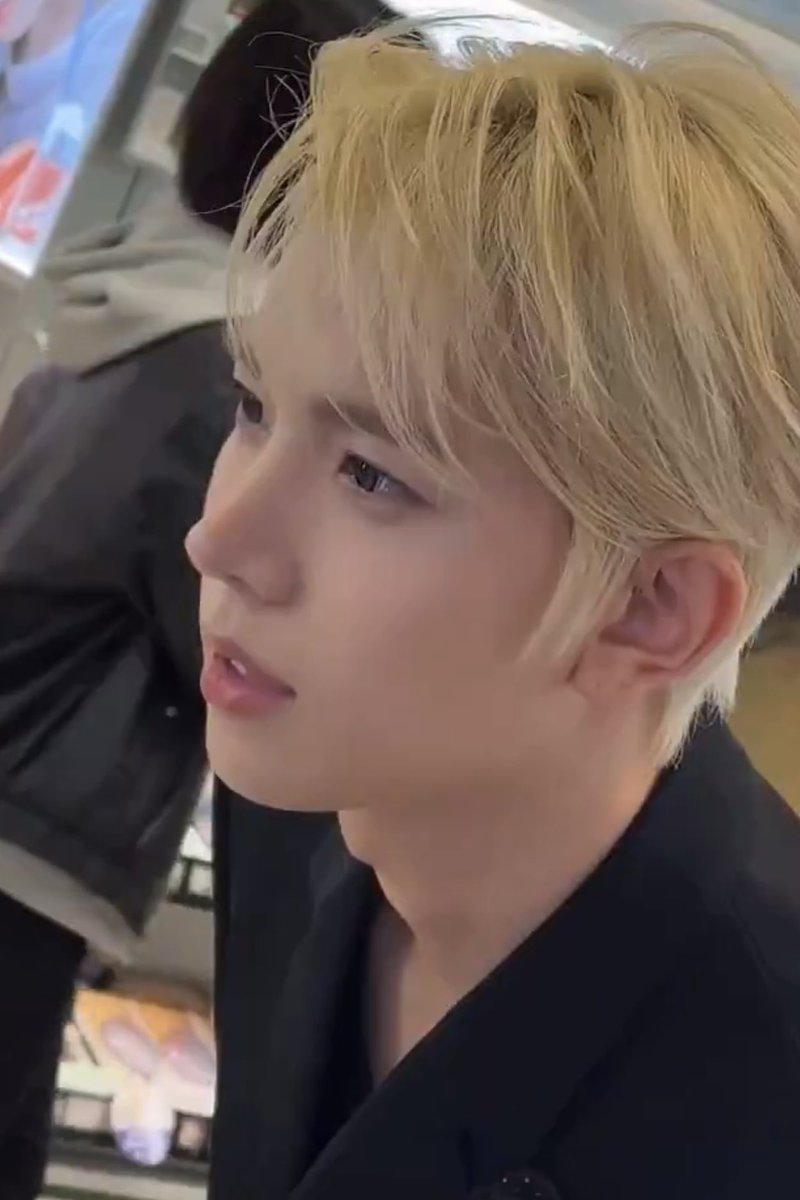 dhsijzbsj tweet media