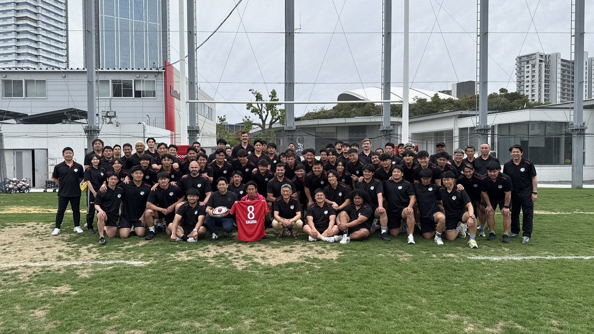 RedHurricanes's tweet photo. ／
これはゆうとこ📣
＼

4/25(土)12:00キックオフ🏉
🏟️YANMAR HANASAKA STADIUM
🆚日野レッドドルフィンズ

出場メンバーに公式戦ジャージーを渡し
士気を高める #ジャージープレゼンテーション 👕
本日プレゼンターとして #セレッソ大阪 の
#香川真司 選手にご登壇いただきました💪🏻

選手からは大歓声👏🏻香川コールも❤️‍🔥
同じ長居を拠点とする仲間として、大阪盛り上げるで🙌🏻
今週末も絶対勝利や😤🔥🔥🔥

@crz_official 
#レッハリ #ラグビー #リーグワン #ラグ活