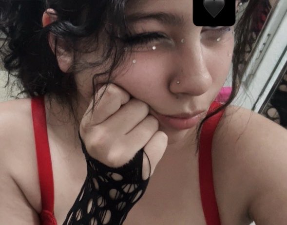 MarciesLuv's tweet image. Can anyone tell me how do I use this app 😣 #altgirl #new #makeup #makemefamous #Euphoriamakeup #Emo