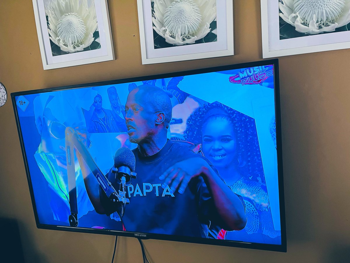 I am watching  #MusicPulse  fuck this podcast is gold , so raw 😂😂 Moral Authority is teasing Mafitsotso and he is so pissed 😂😂 but to my surprise Thakgi can easily call out Nota 😂😂 one day they gonna moer each other