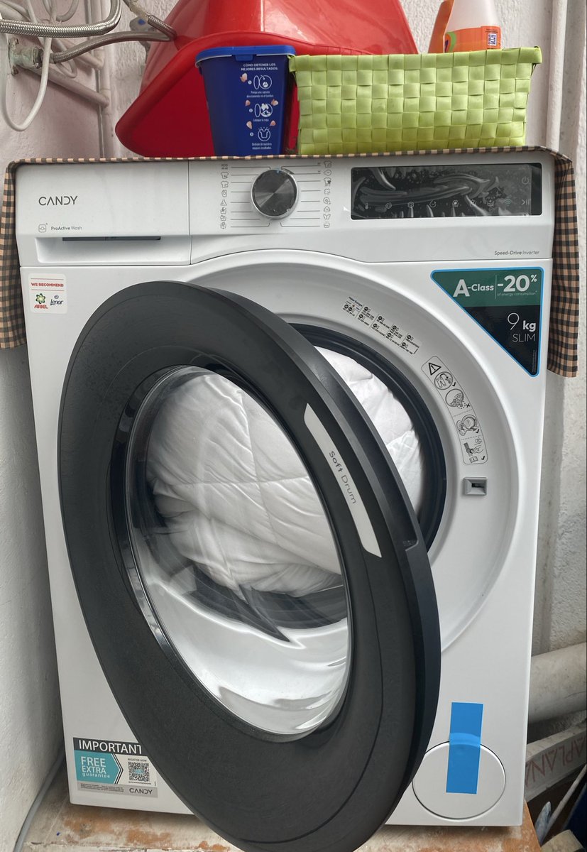 Vallesenca's tweet image. REITETO, no em puc desplaçar a la botiga física actualment, per telèfon i els correus electrònics que s’indiquen a xarxes reboten. És impossible contactar amb vosaltres. 

El plàstic del panell d’indicadors encara està impecable. (3/3)

#Carrefour #Candy