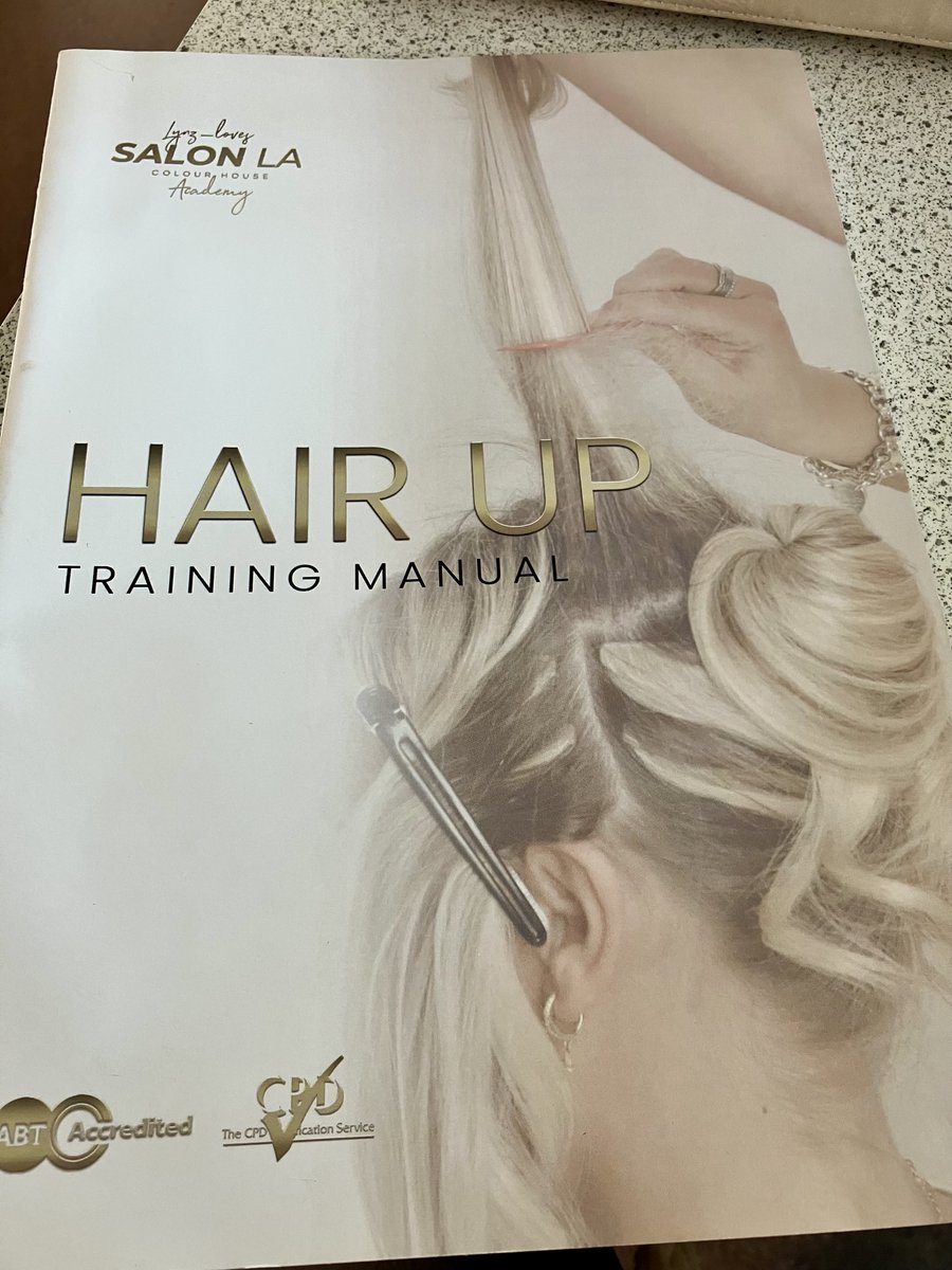 LloydwxmL's tweet image. Thank you Lynsey, Salon LA @Lahair10 for delivering an inspiring session to Year 10 pupils @RhosnesniHigh  A great insight into careers in hair &amp;amp; beauty, including creativity, client care, industry expectations, and training and progression routes #inform #inspire #motivate