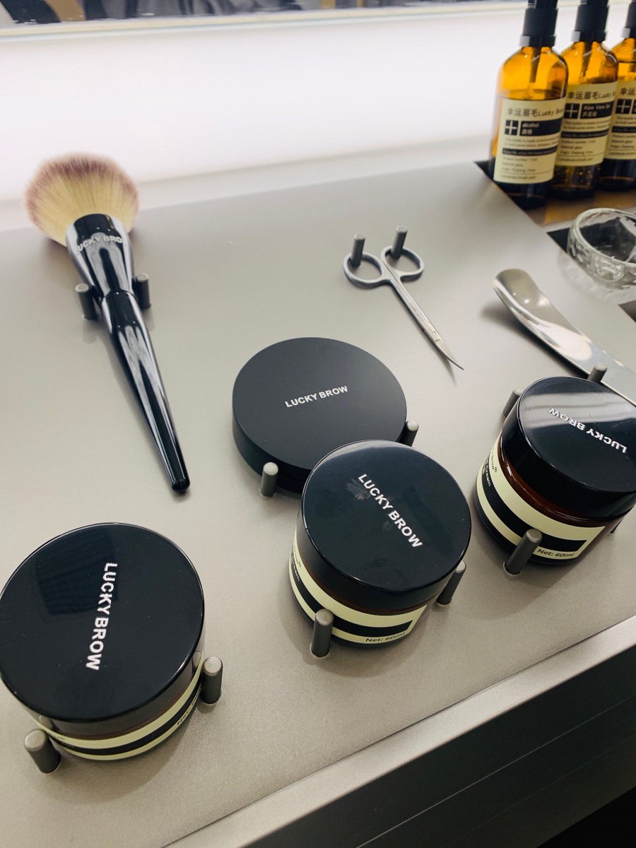 SYLRIUS1's tweet image. When your "quick 5-min meeting" turns into a 20-min story about their cat's birthday… Relatable  #WorkLife #MeetingMemes