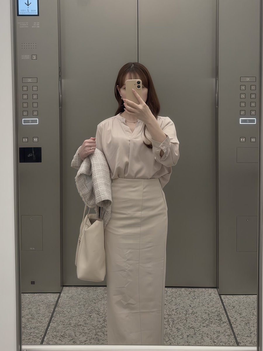 etoile____11's tweet photo. 27歳OLのリアル通勤コーデ👩🏼‍💻
社会人6年目なので可愛すぎない、大人キレイめになりたい✍🏻 https://t.co/whUkOVcysF