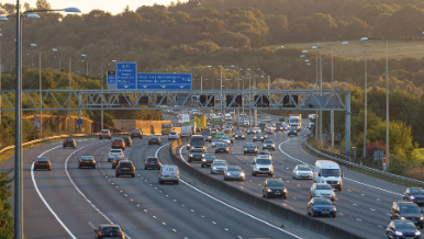 driversdomainuk's tweet photo. Are you a new driver about to venture onto the #M25? Read our latest guide to stay safe on London's orbital.

https://t.co/YPrCtRYSjs

#M25 #Motorway #NewDrivers https://t.co/v5ZjEVIKmF