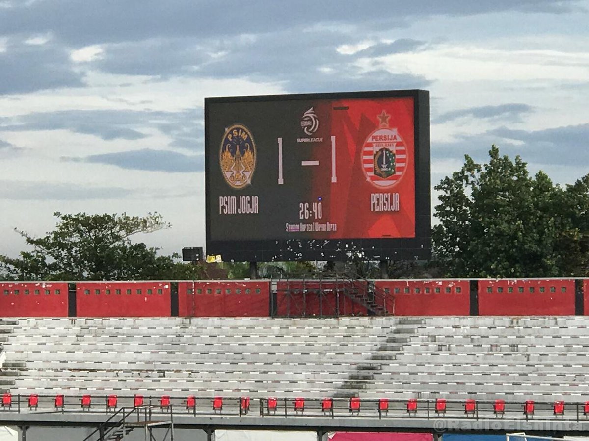 RadioElshinta's tweet photo. Persija Jakarta untuk sementara menyamakan kedudukan 1-1 saat menghadapi tuan rumah PSIM Yogyakarta. Gol balasan Macan Kemayoran dicetak Allano Brendon pada menit ke-20 babak pertama melalui tendangan penalti, Rabu (22/4). 📸Eks
#PersijaDay #PSIM #Yogyakarta #Jakarta #BRISuperLeauge #ElshintaSport
