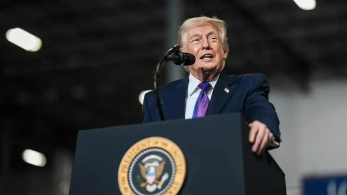 ترمپ مدعی شد که تنگه هرمز را کاملا بسته است