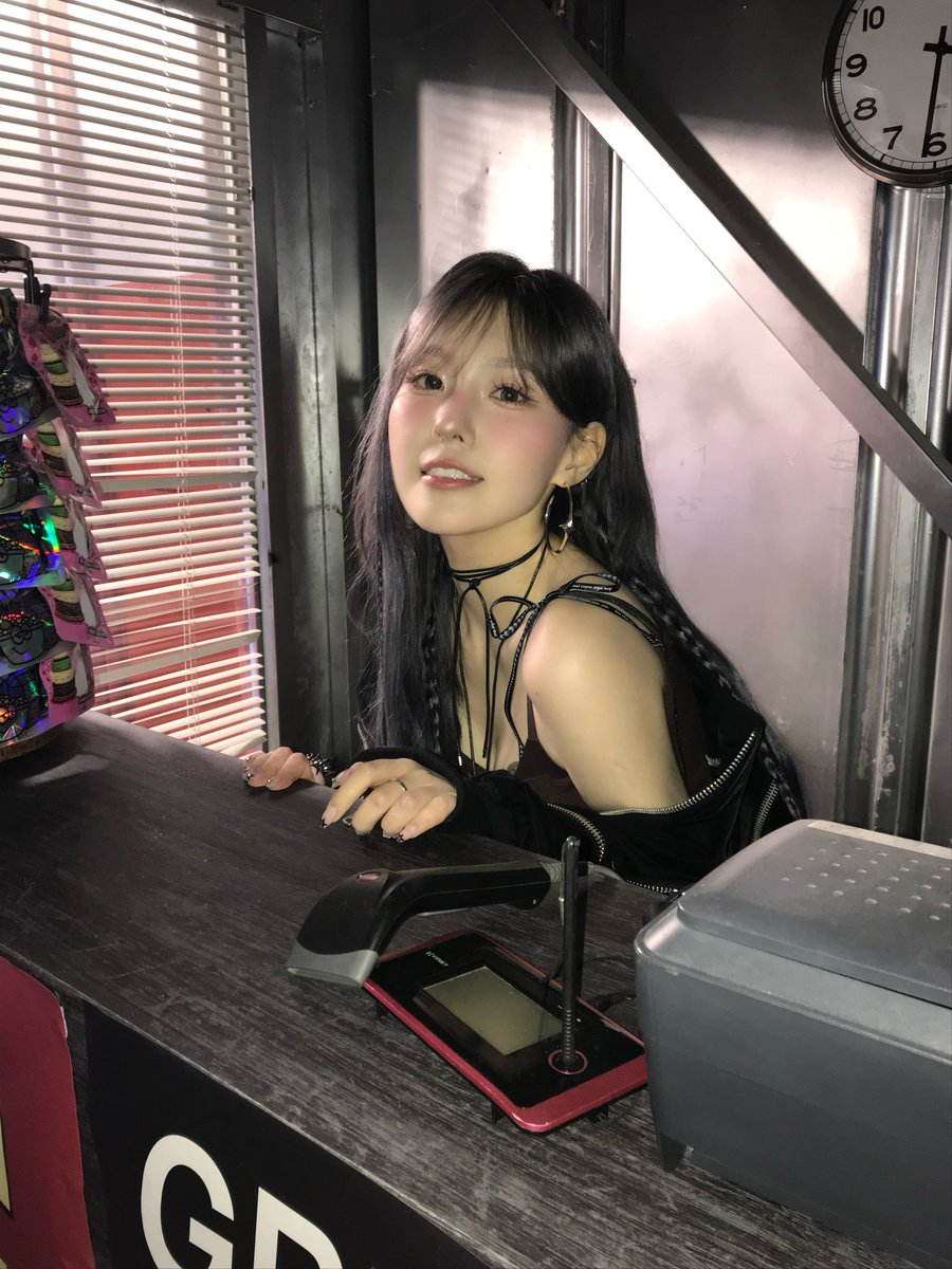 official_kep1er's tweet image. [🎂]

✨ 채현 생일 기념 비하인드 사진 공개 ✨

#김채현 #CHAEHYUN
#Kep1er #케플러