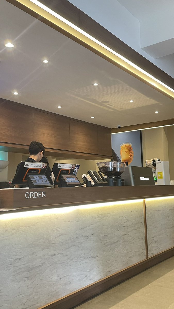 your girlfriend 🧁 tweet media