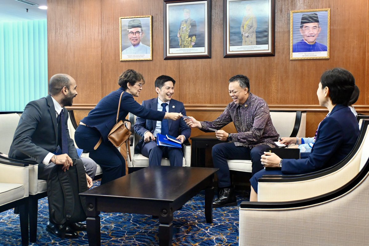 iori_IOM's tweet image. 🇲🇾Honored to call on H.E. Dato’ Syed Md Hasrin Tengku Hussin, Deputy Secretary General of @MalaysiaMFA at Putrajaya.

Grateful for #Malaysia’s continued partnership with @IOM_Malaysia on migration governance, labour mobility, resettlement, health, climate, anti-trafficking, etc🙏🏻