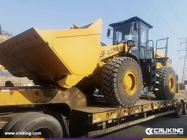 Crukingcn's tweet image. 📢This one handles rough ground pretty well.

SEM 665F wheel loader✨
Big bucket, good grip, no fuss.👍
#sem #wheelloader #loader #machinery