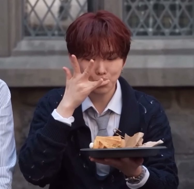 유기현. tweet media