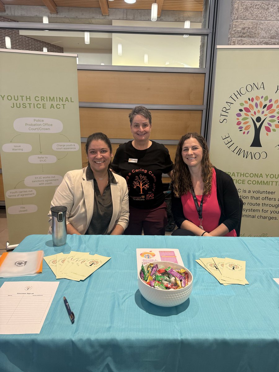 TraceyGirouxSP's tweet image. Great to see the impact of the Volunteer Fair hosted by Volunteer Strathcona.

59 non-profit organizations and hundreds of attendees. Thank you to our staff and Board members.

Proud to serve our community in Strathcona County.

#VolunteerStrathcona #volunteerfair #shpk