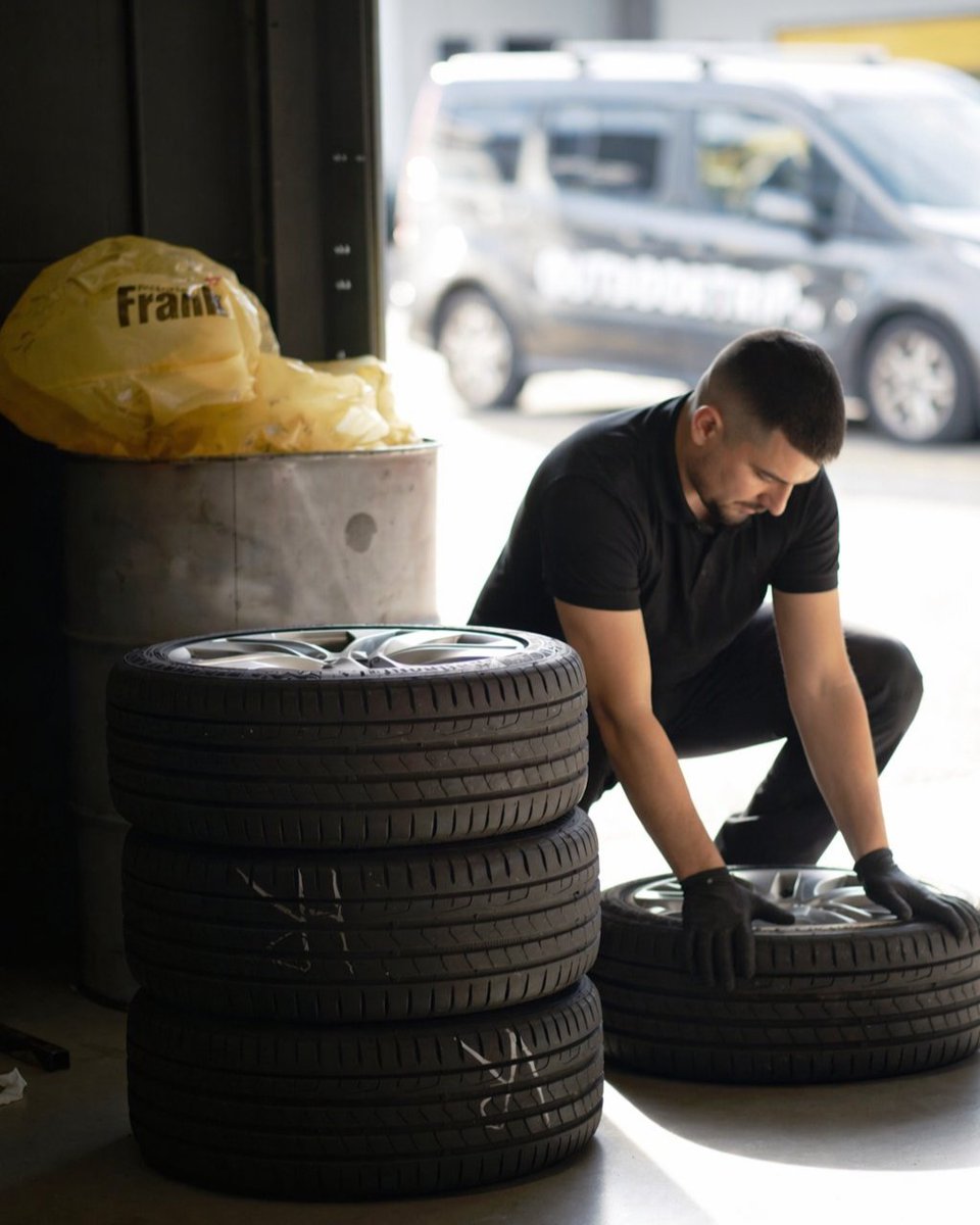 PneuhausFrank's tweet image. Neue Reifen, frischer Grip und alles bereit für die nächste Fahrt. 

#reifenwechsel #autowerkstatt #carcare #neuergrip #instacar