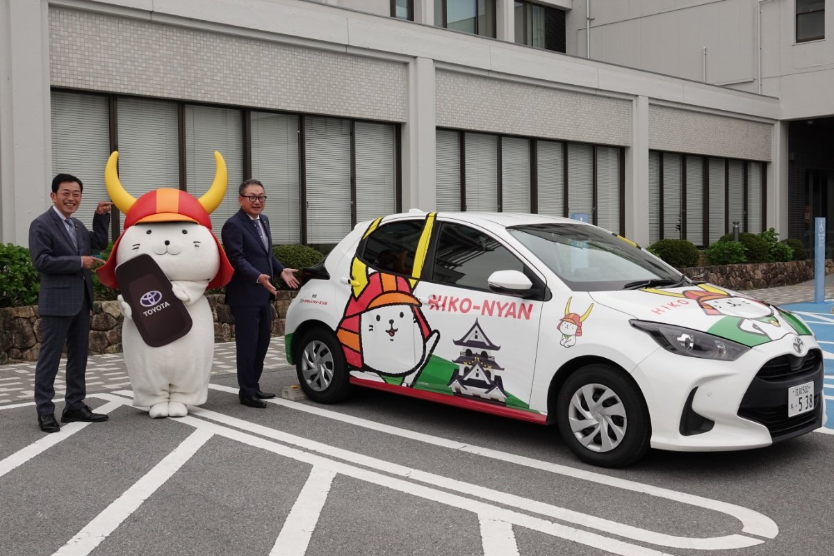 株式会社トヨタレンタリース滋賀さんから ひこにゃんラッピングカーが