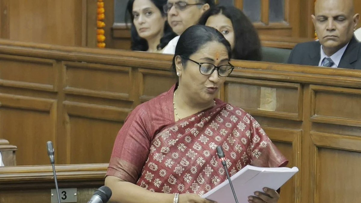 bharatfreepress's tweet image. Delhi CM Rekha Gupta inaugurates water ATMs in Shalimar Bagh, promising better water access and housing for jhuggi residents. The initiative is part of a CSR project by Indian Oil.

bharatfreepress.com/delhi-cm-rekha…

#DelhiCM #DrinkingWater