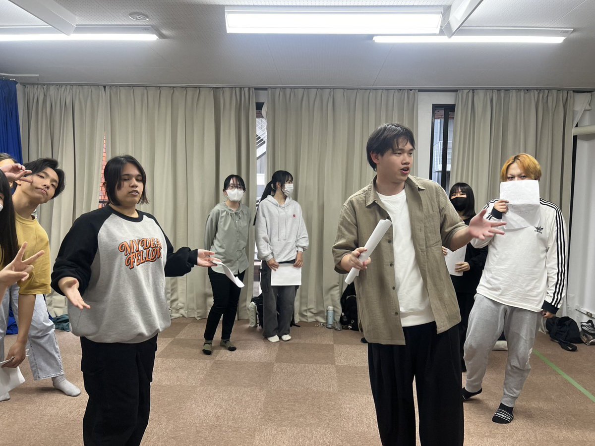 va_vao's tweet photo. welcome week3日目！
各班どんどん仕上がってきており、発表に向けてモチベーションが高まっているのを感じました！✨
明日は場当たり＆ゲネプロ。
今回も音響芸術学科の２年生が音響・照明を担当してくれます！
頼もしいスタッフさんの力をお借りして、最高のステージを作り上げましょう✊🔥 https://t.co/uCBKRj2T6X