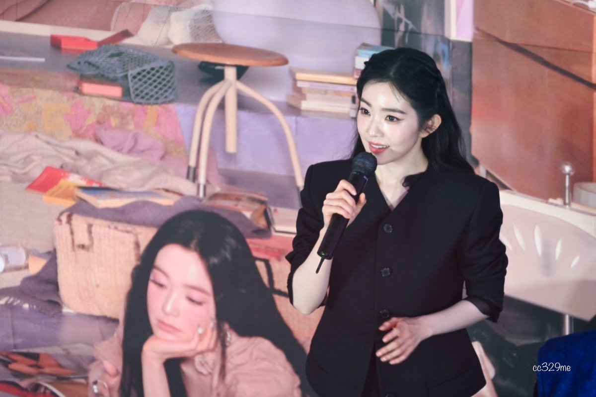 cc329me's tweet photo. A picture in a picture 

🐰

#IRENE #아이린 https://t.co/3Z70NjMEs9
