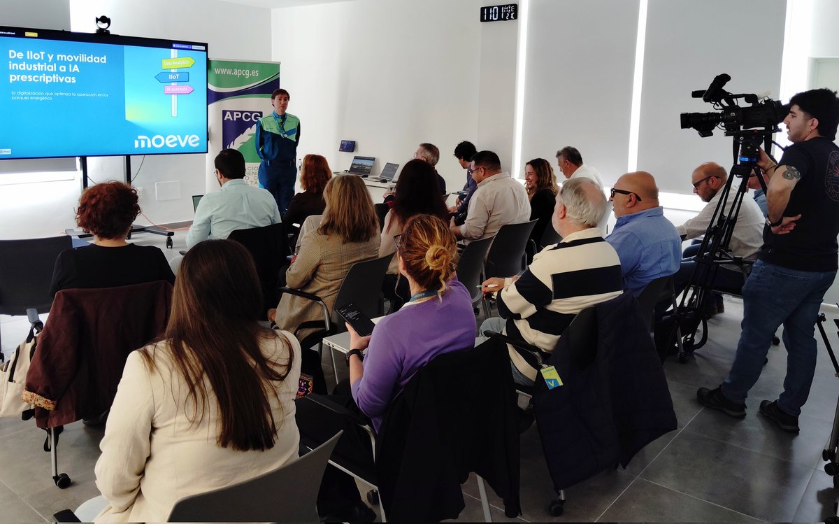 APCGinfo's tweet photo. 📷 Asistimos este miércoles a una nueva jornada formativa de @MoeveGlobal para #periodistas del #CampoDeGibraltar en el parque energético de #SanRoque, bajo el título "Del terreno a la Nube: la digitalización de los Energy Parks"
#Formacion #Periodismo 📝 https://t.co/qa4iCsVHzx