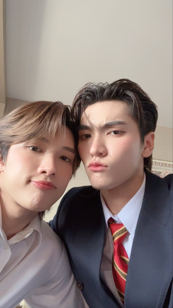 Leesyatee tweet media